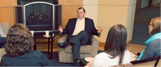 Students met at a recent coffee lecture to talk with Kenneth A. Harrington, managing director of the university’s Skandalaris Center for Entrepreneurial Studies.